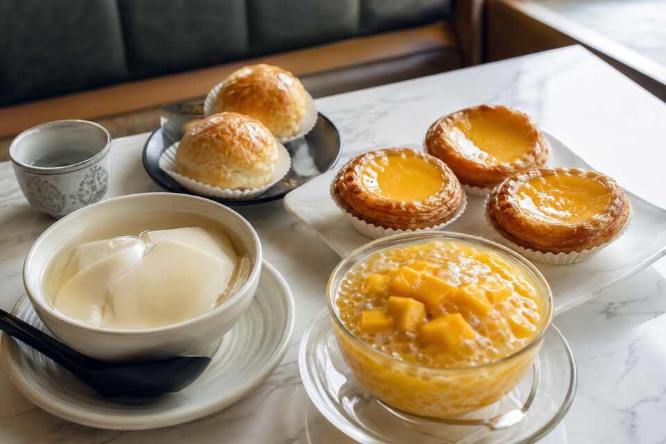Cantonese egg tarts, mango sago and tofu pudding at HE MADE in Richmond BC