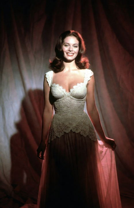 Lynda Carter posing in 1977