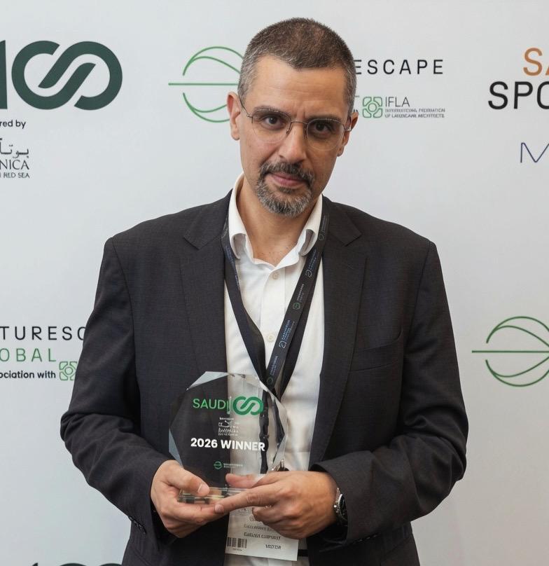 Walid Freiha with the Saudi 100 2026 winner award
