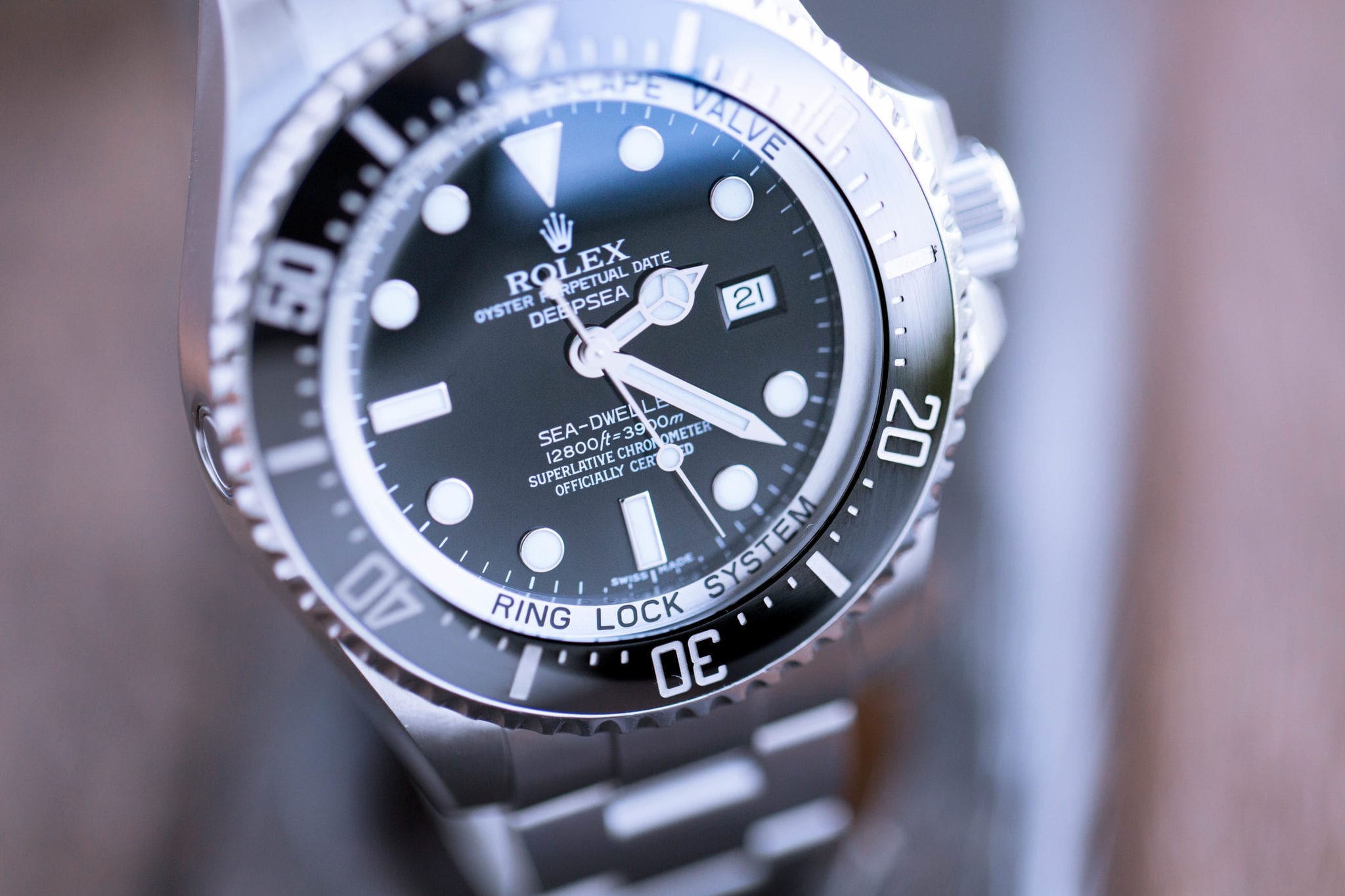 VIDEO] Real vs. Fake: Rolex Sea-Dweller