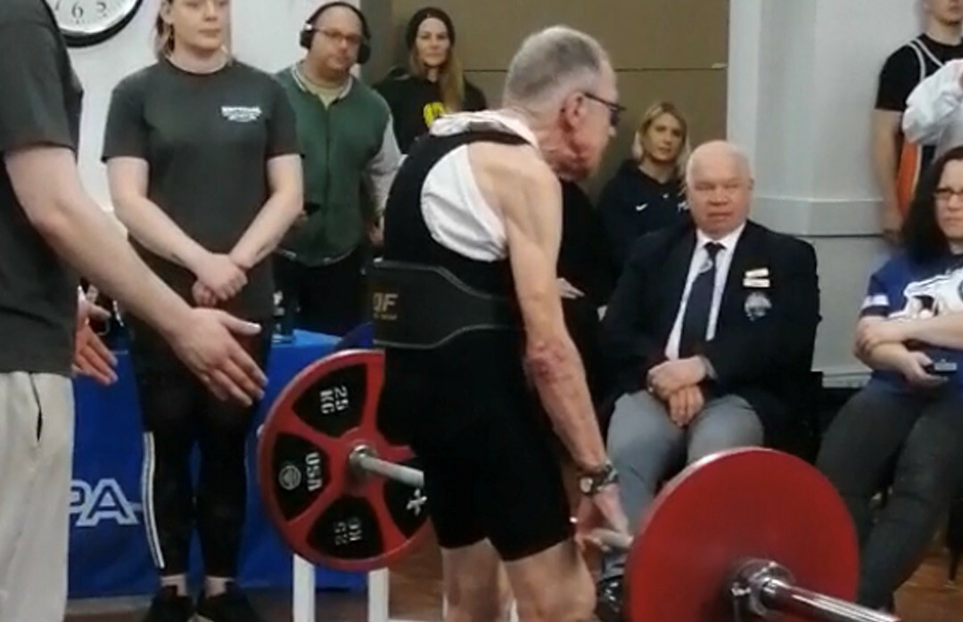 🏋️ watch this 86-year-old's 171-pound deadlift 