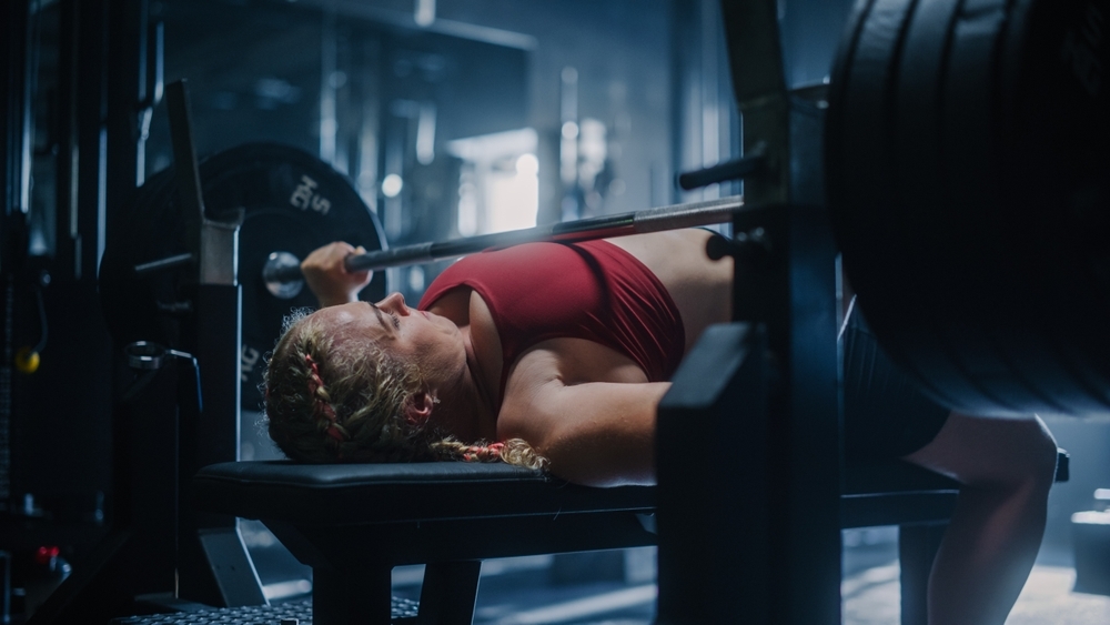 🏋️‍♂️ Bench more weight with this science-backed tip