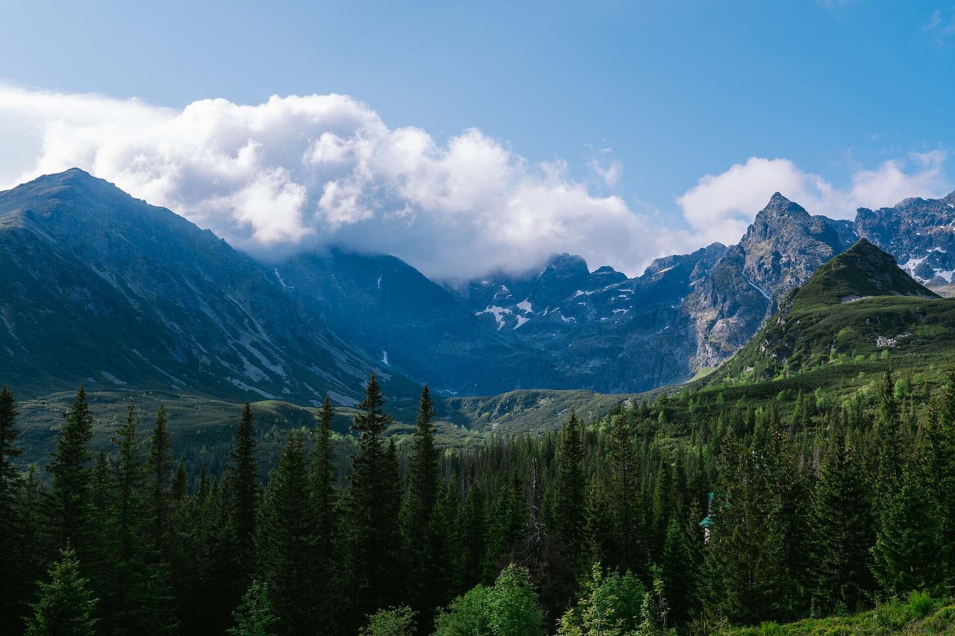 美品 TATRAS A Few Days in the Polish Tatras: Beautiful, Busy, and Unexpected