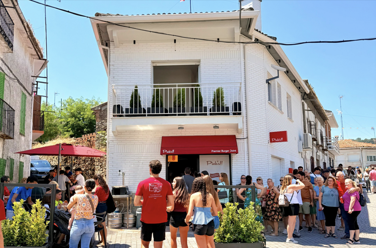 Portada de la edición #78 PINK’S abre en un pueblo de 600 habitantes
