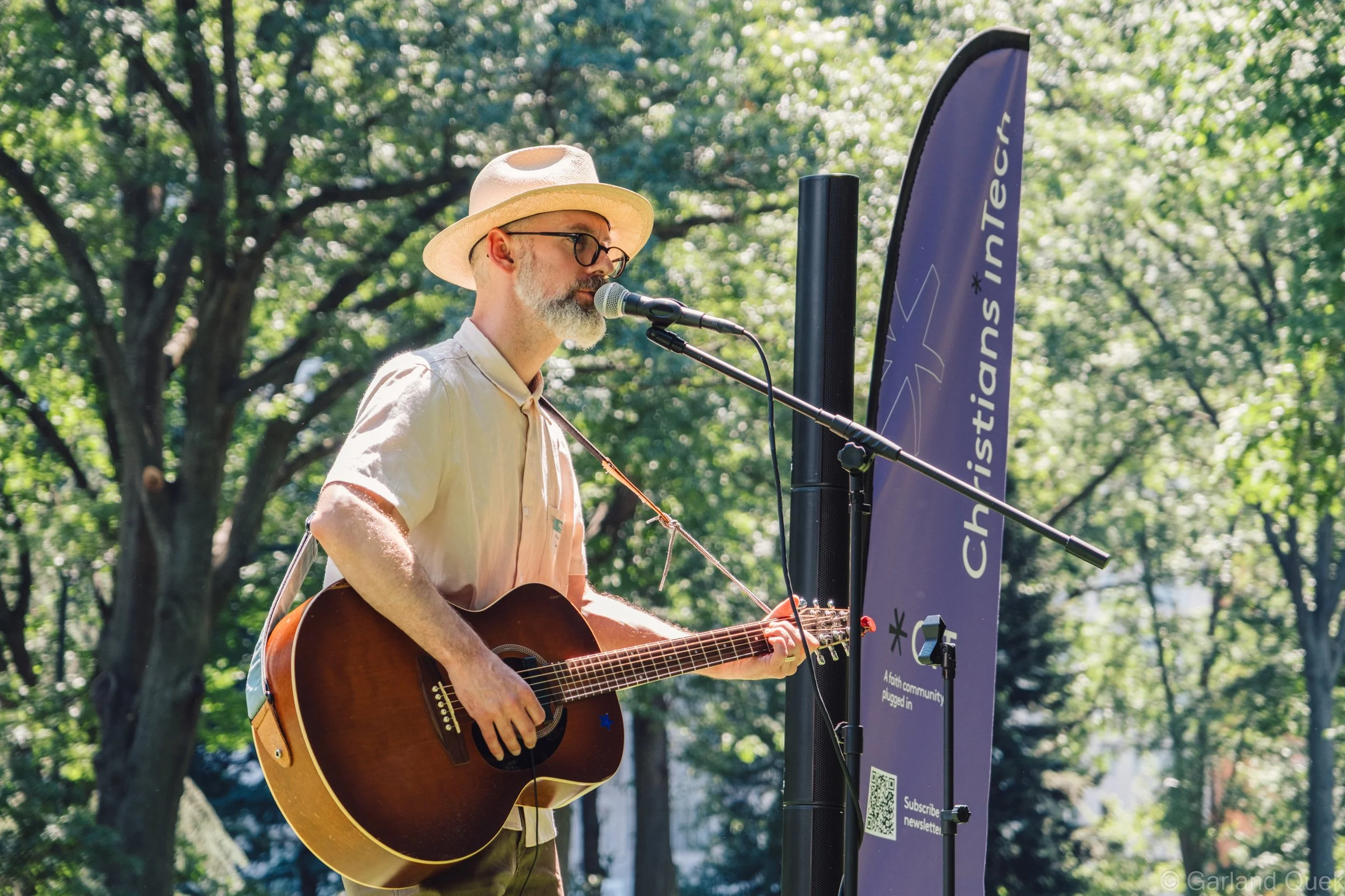 Andy Seagrave leading worship in Central Park