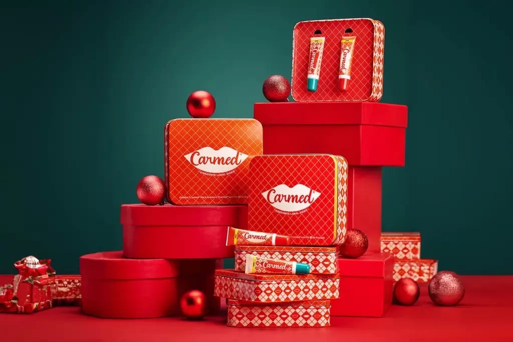 Cimed adianta presente de Natal e fatura milhões com hidratante labial