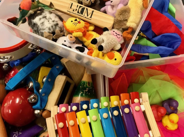Musical instruments, puppets and colorful scarves in the LICM program image