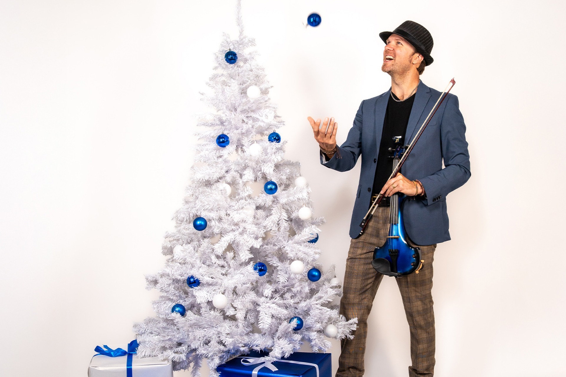 Blue Violin: Candlelight Christmas Extravaganza