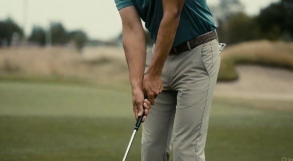 Golfer holding a club with relaxed hands at address