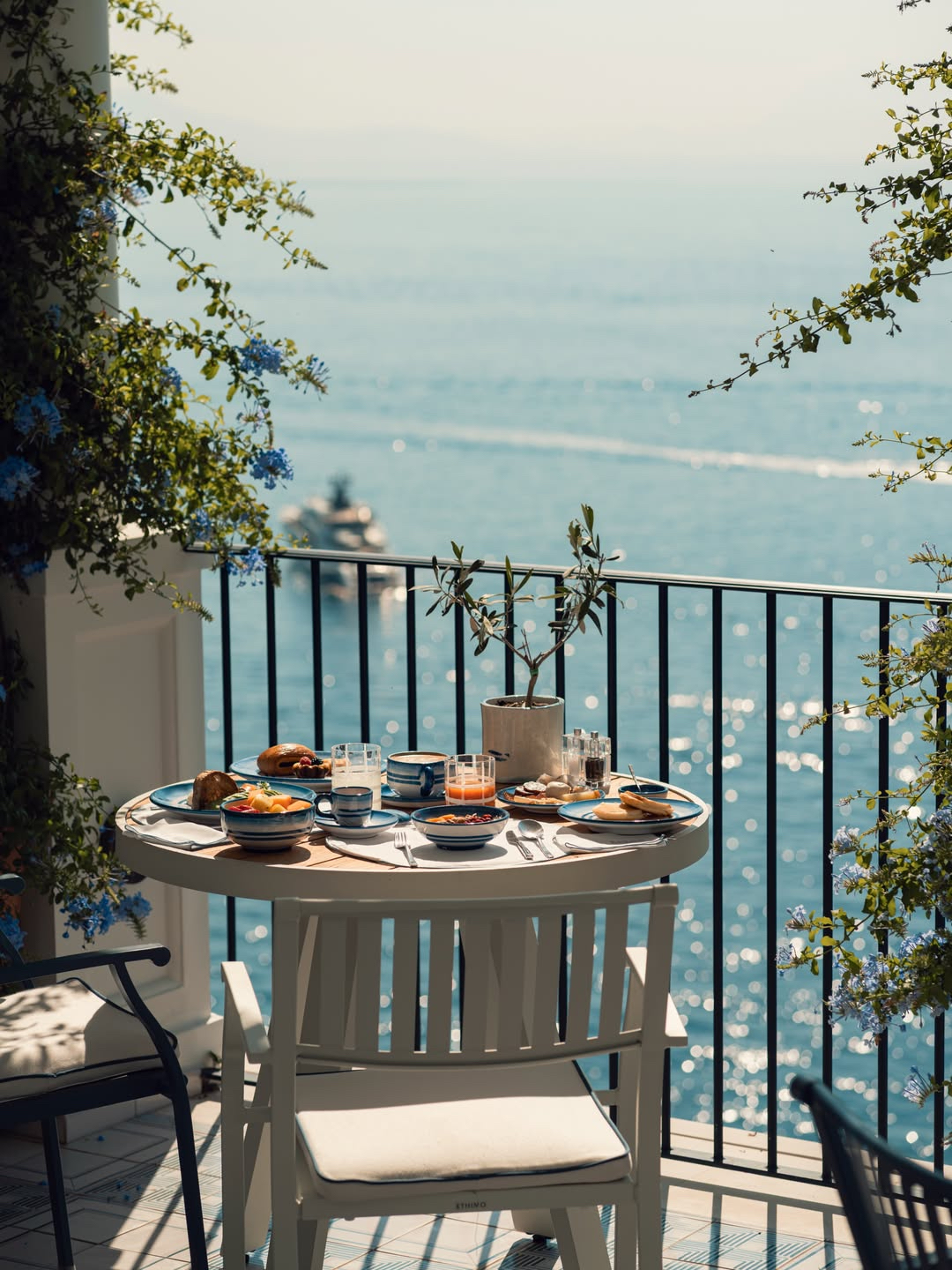 Hotels Above Par image