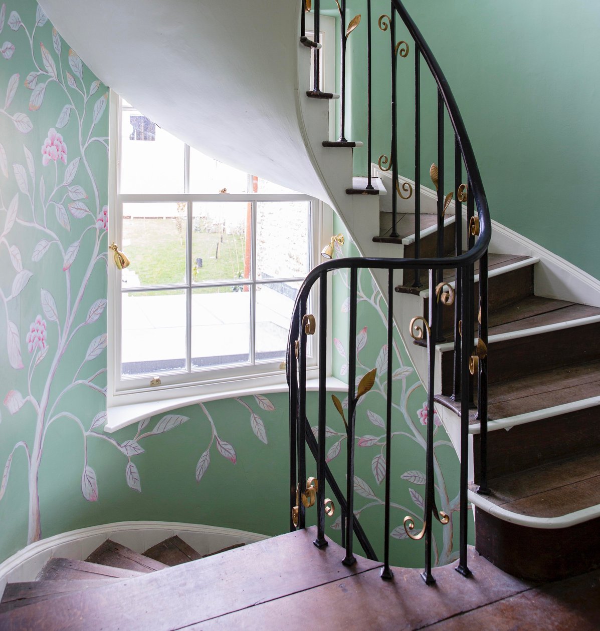 Curving staircase and patterned wallpaper at Number One Bruton