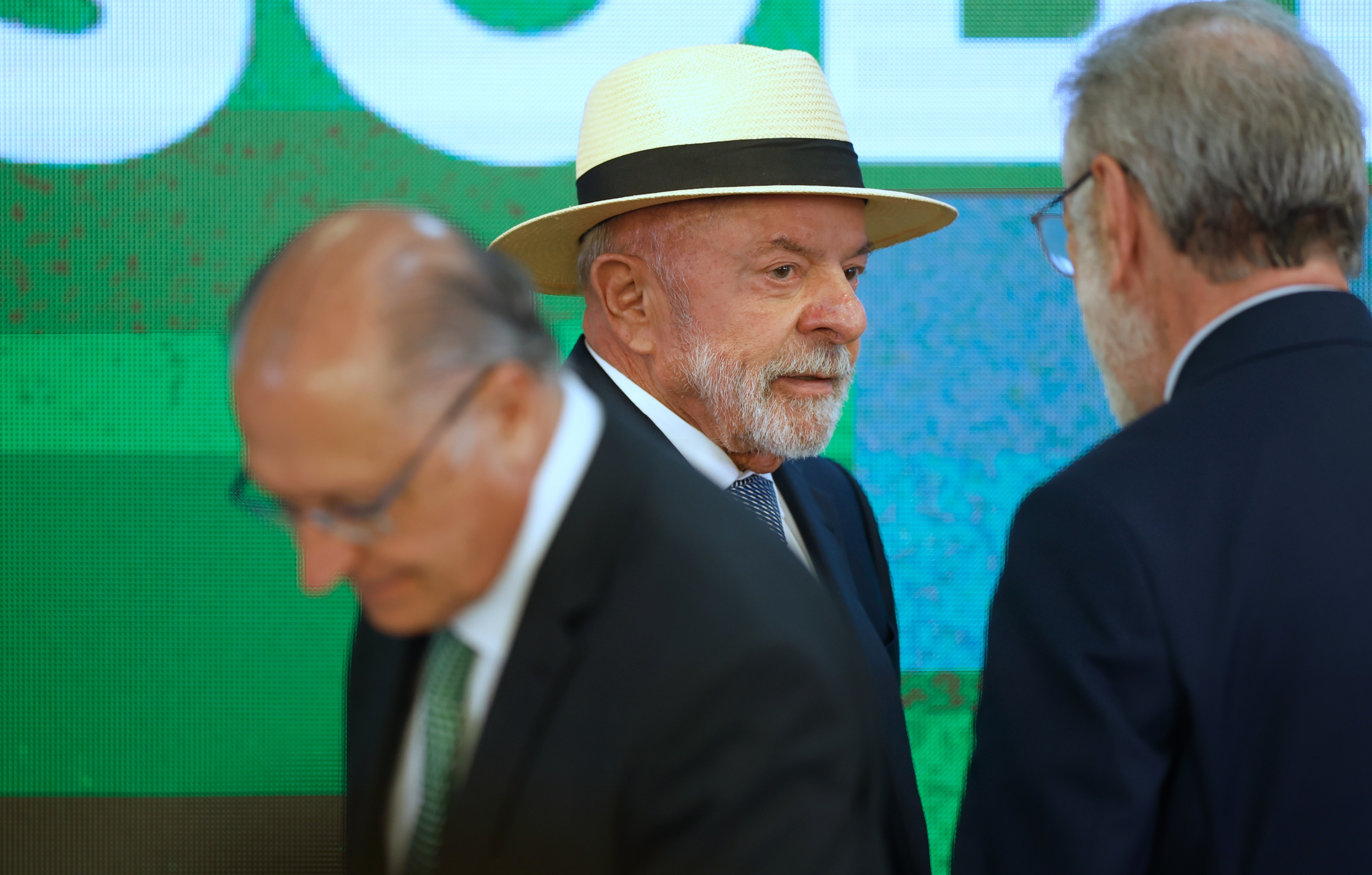Brazil answers the US tariff wall with cheaper credit