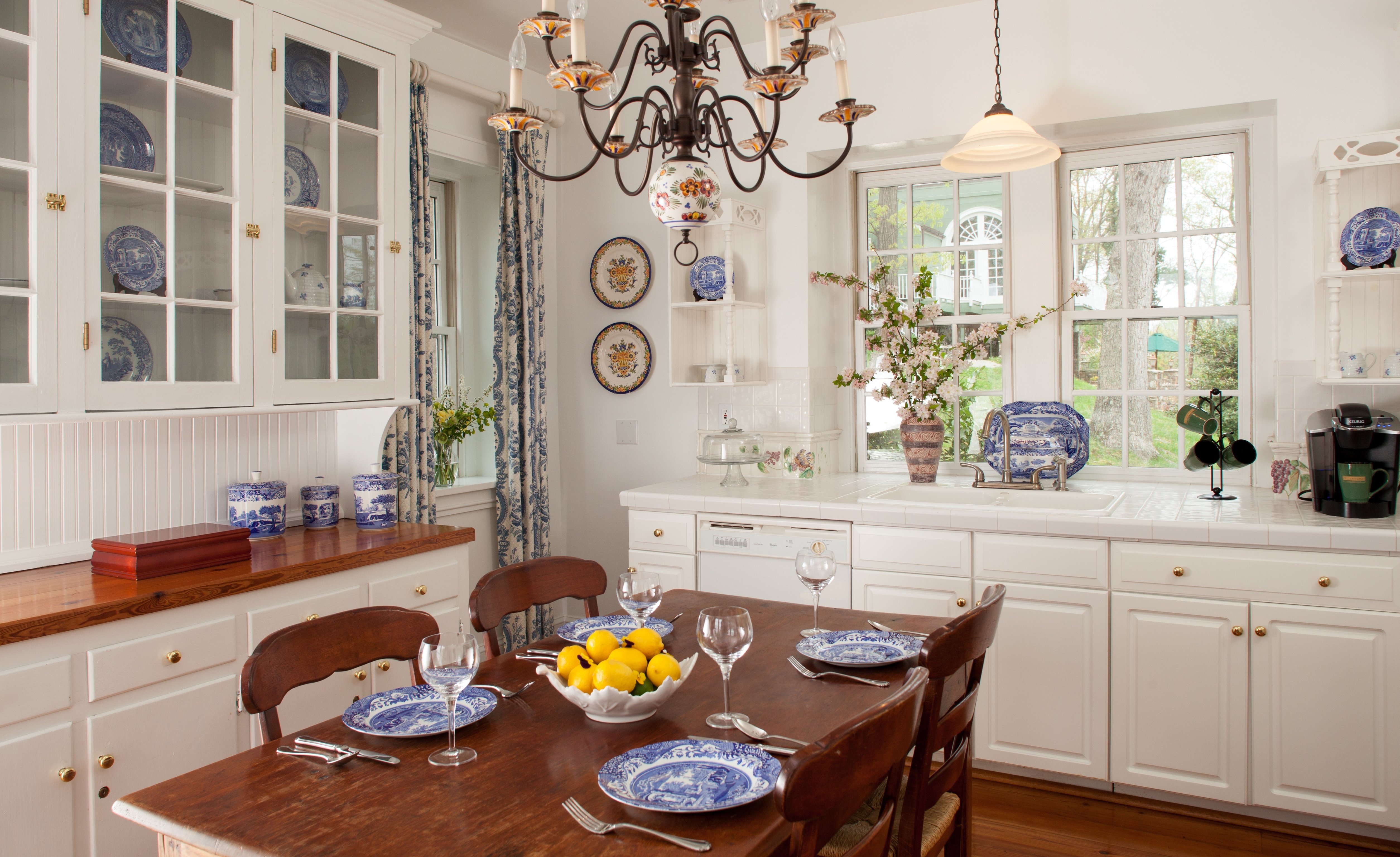 Dining area and country kitchen at Goodstone Inn