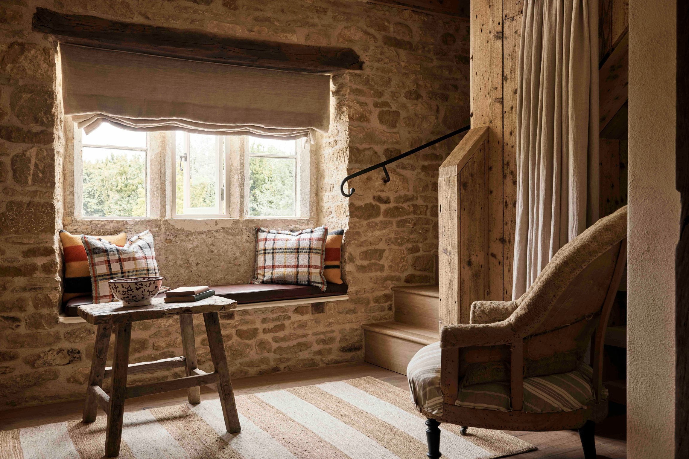Stone-walled sitting nook at The Fox at Oddington