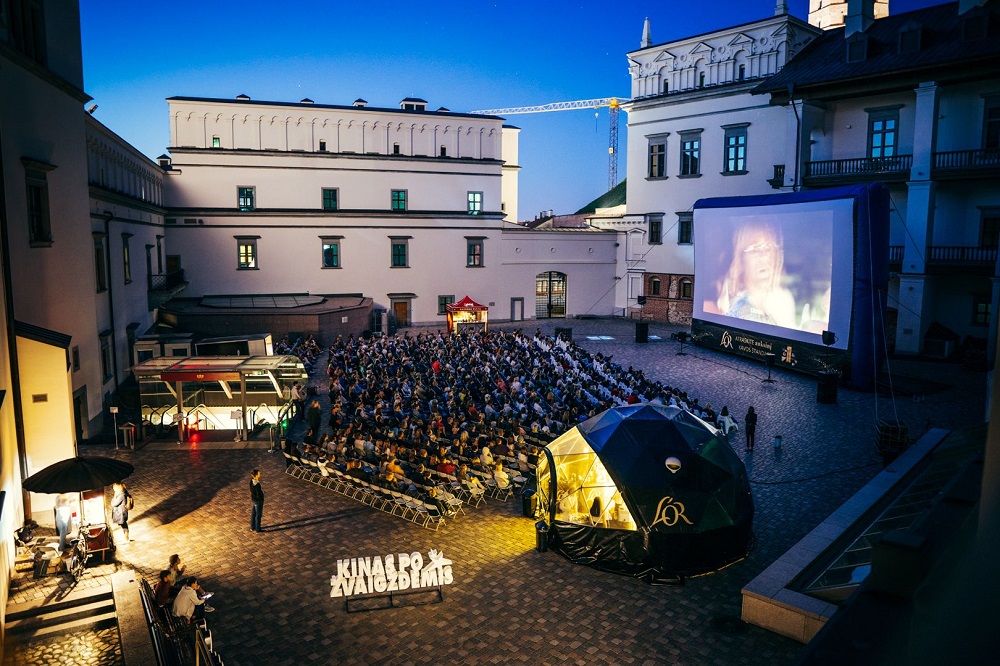 Kinas po žvaigždėmis festivalio vizualizacija