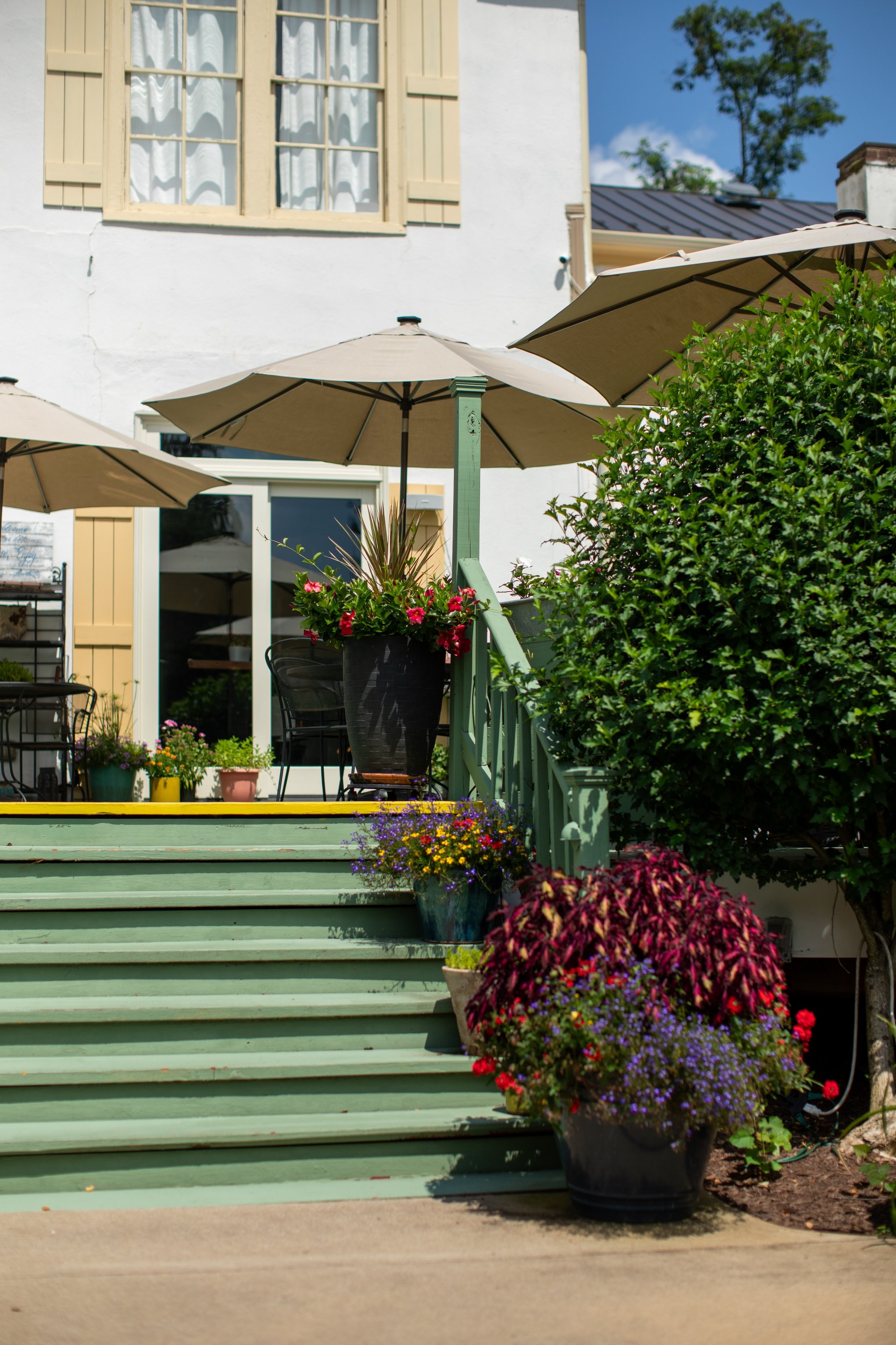 Outdoor terrace at The Blue Door Inn