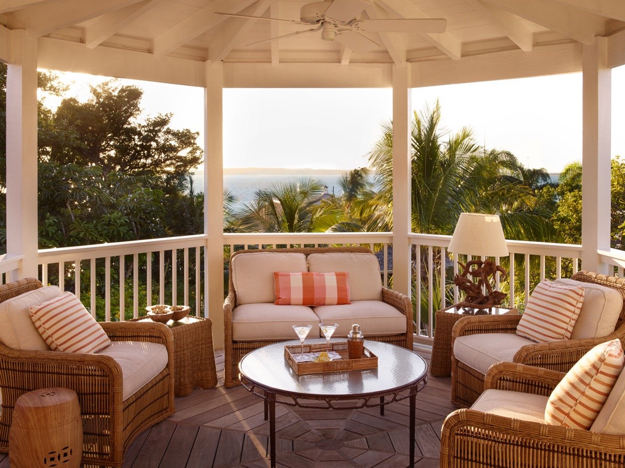 Food and drink at Eleven Bahama House