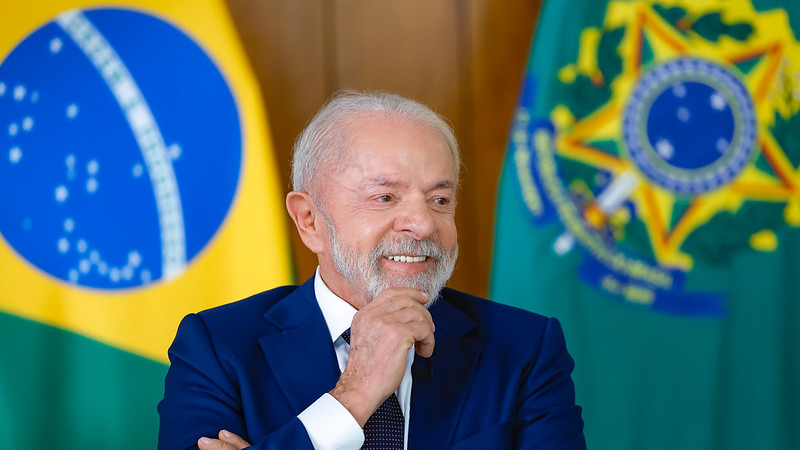 Lula announcements a statement to incumbency power