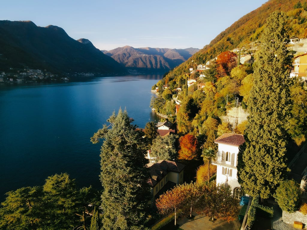 Aerial view of Villa Làrio and the wooded shoreline of Lake Como