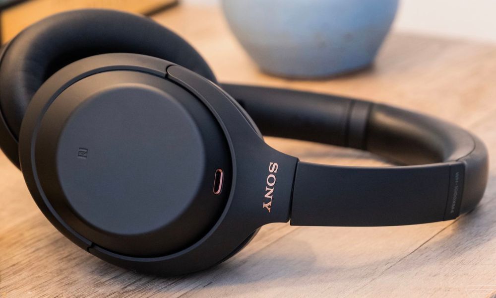 Why do my Sony Headphones keep Pausing?