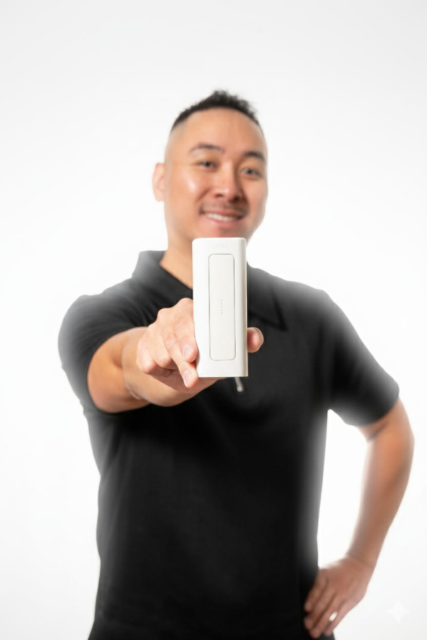 RYSE founder and CEO Trung Pham with the SmartShade device