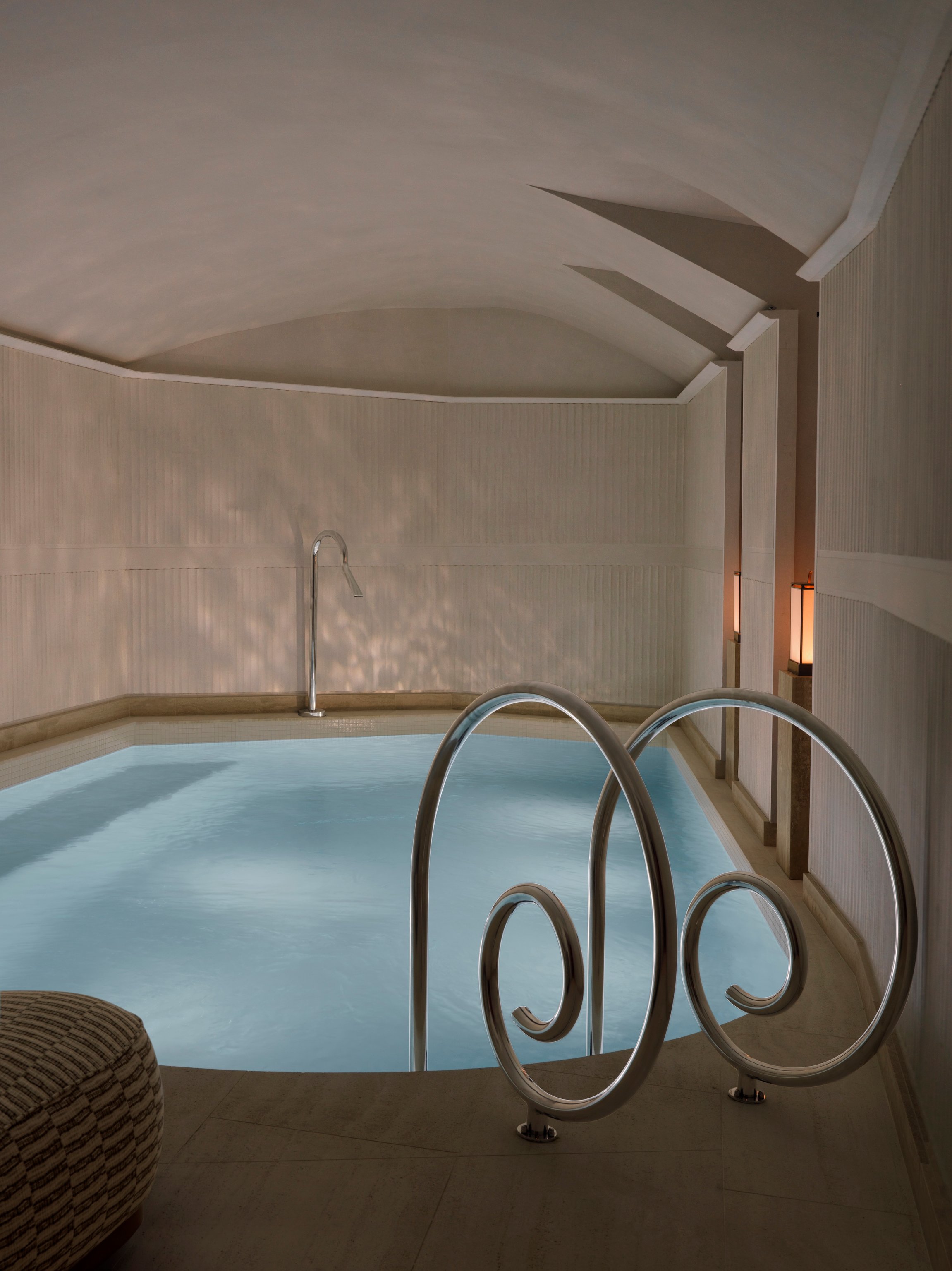 Curved indoor pool at Hotel Hana