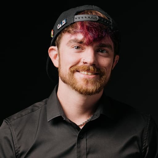 Head-shot of software engineer Linh Hoang