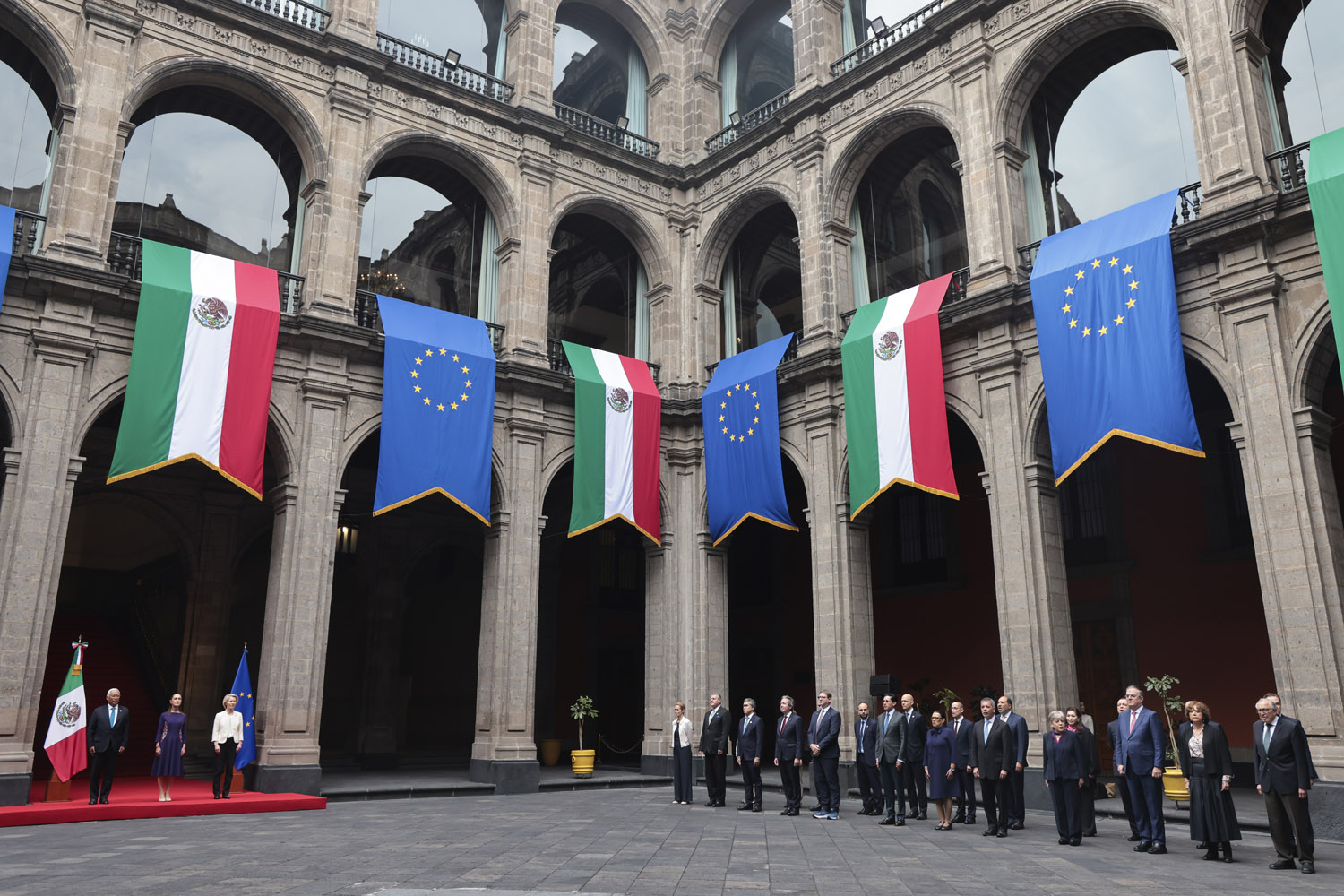Mexico signs a new trade agreement with the EU