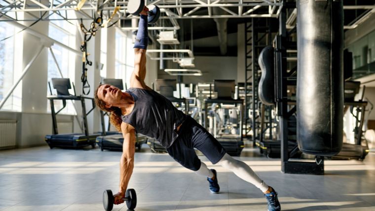💪 5 dumbbell ab exercises for your summer shred