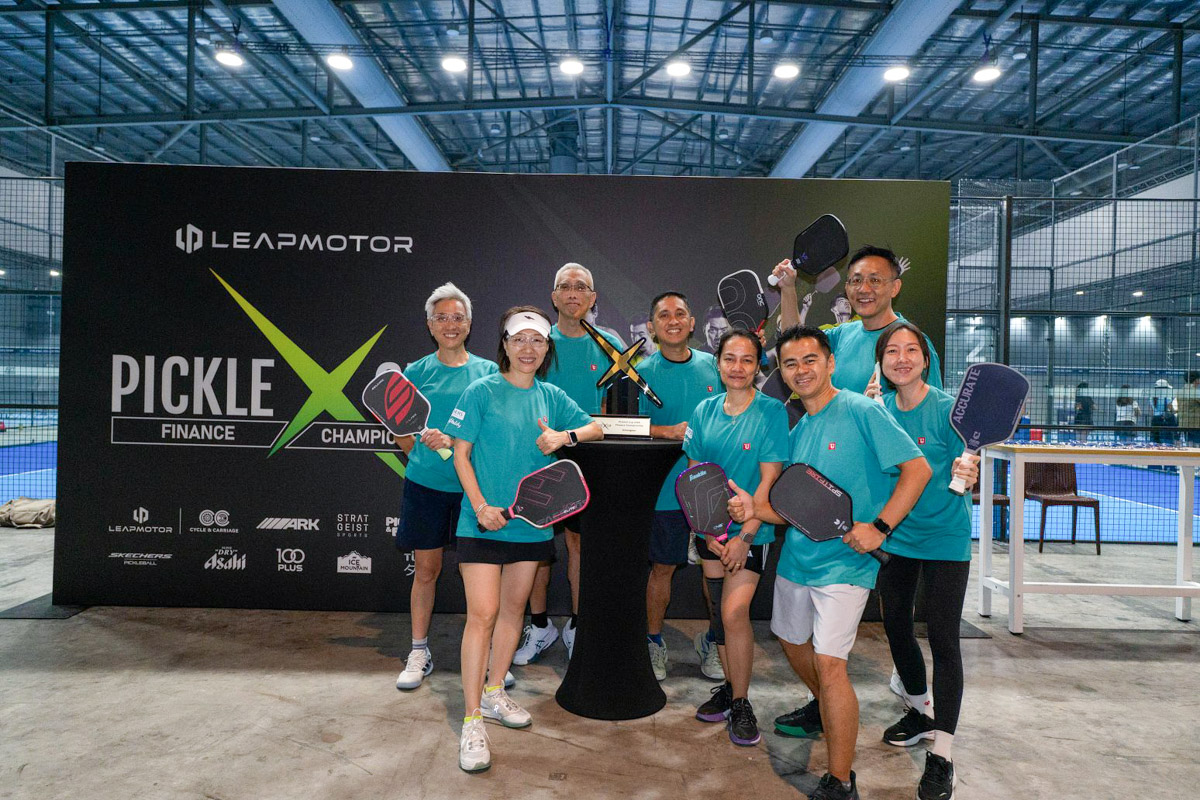 Visualise your victory. Take a picture with the PickleX trophy.