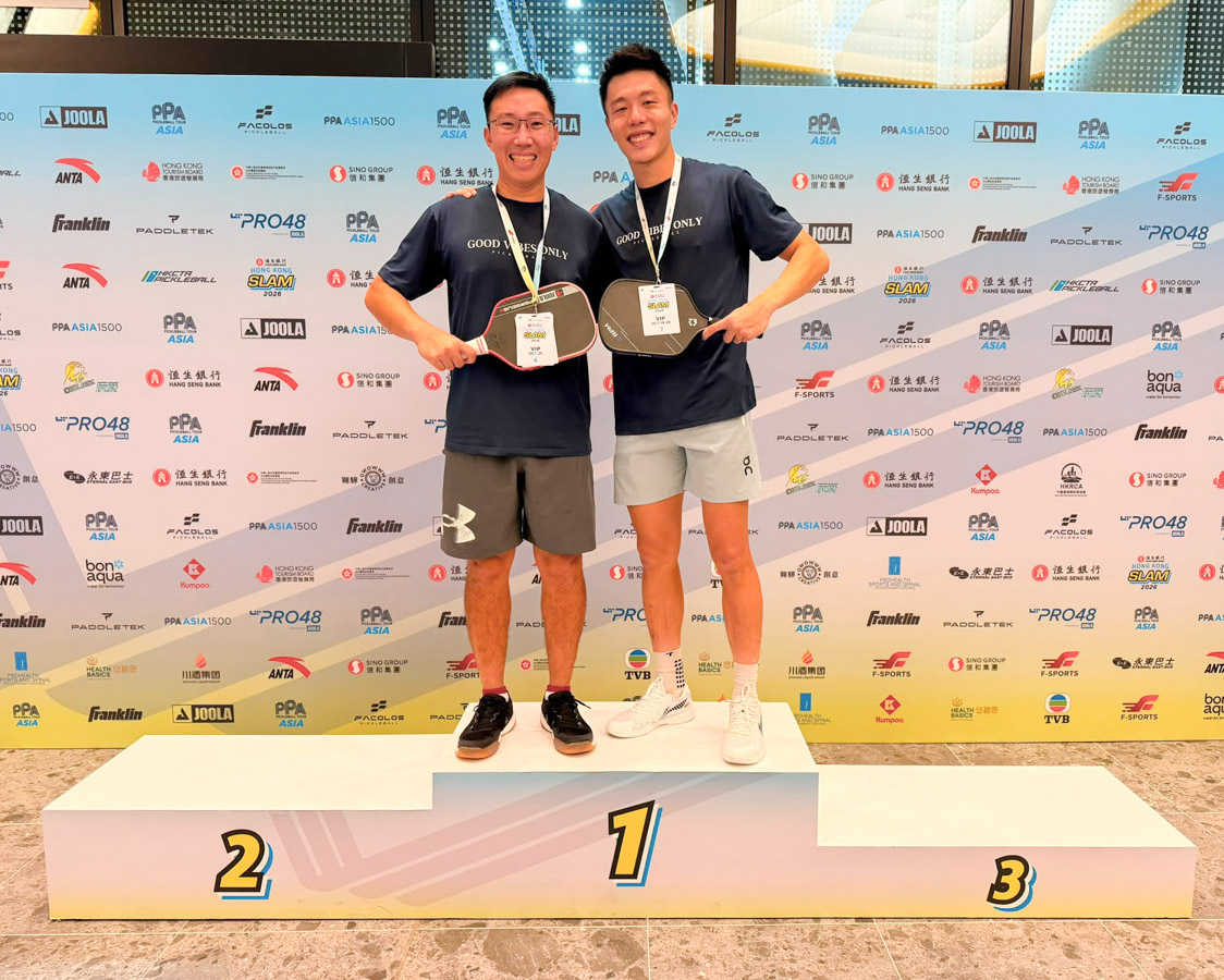 OH, THERE HE IS! Richie with his doubles partner, Reyor, founder of Good Vibes Only Club. Well done, gents. 🎉🥂