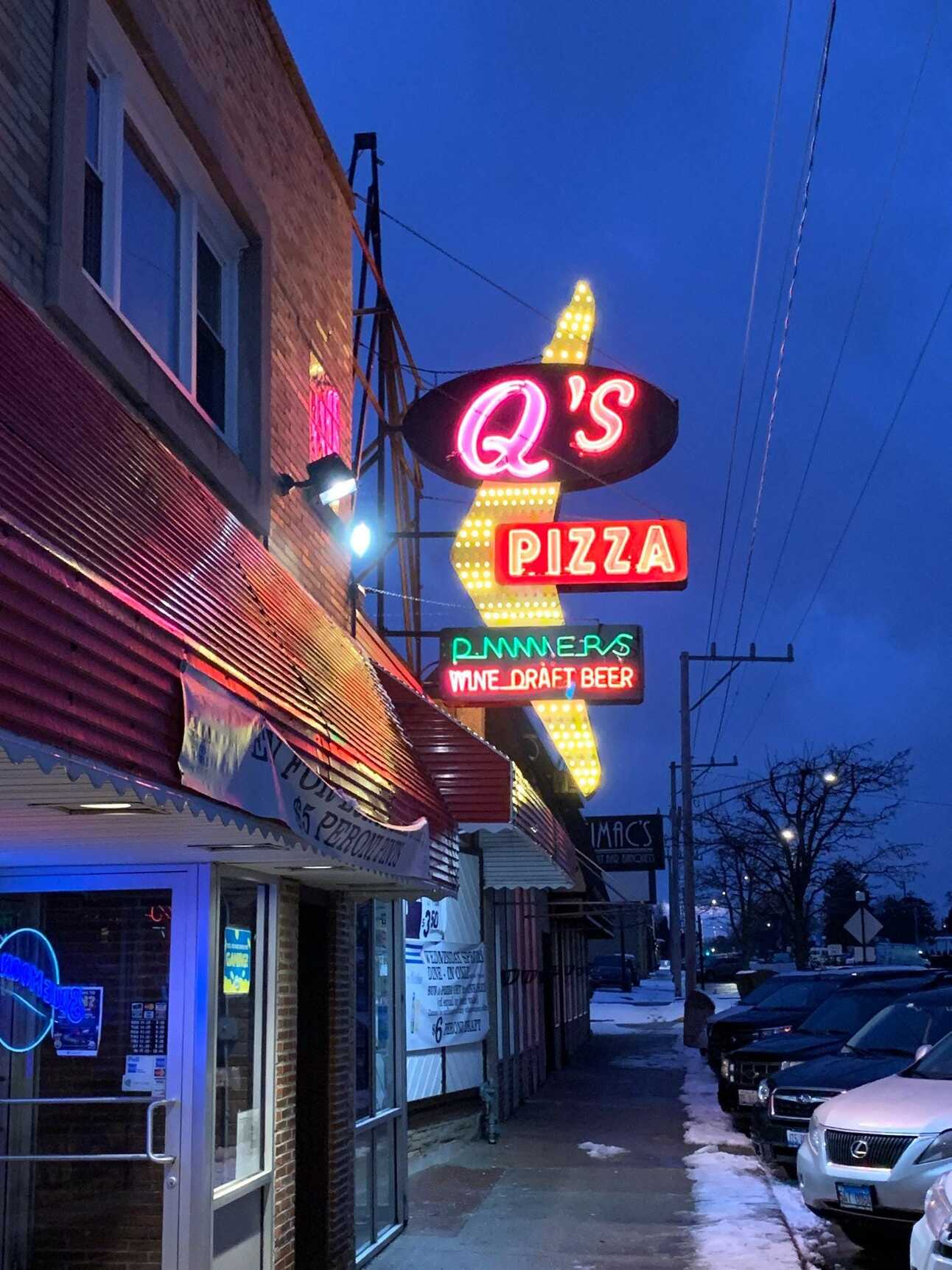 Pizza Around Illinois Q's Restaurant and Pizzeria