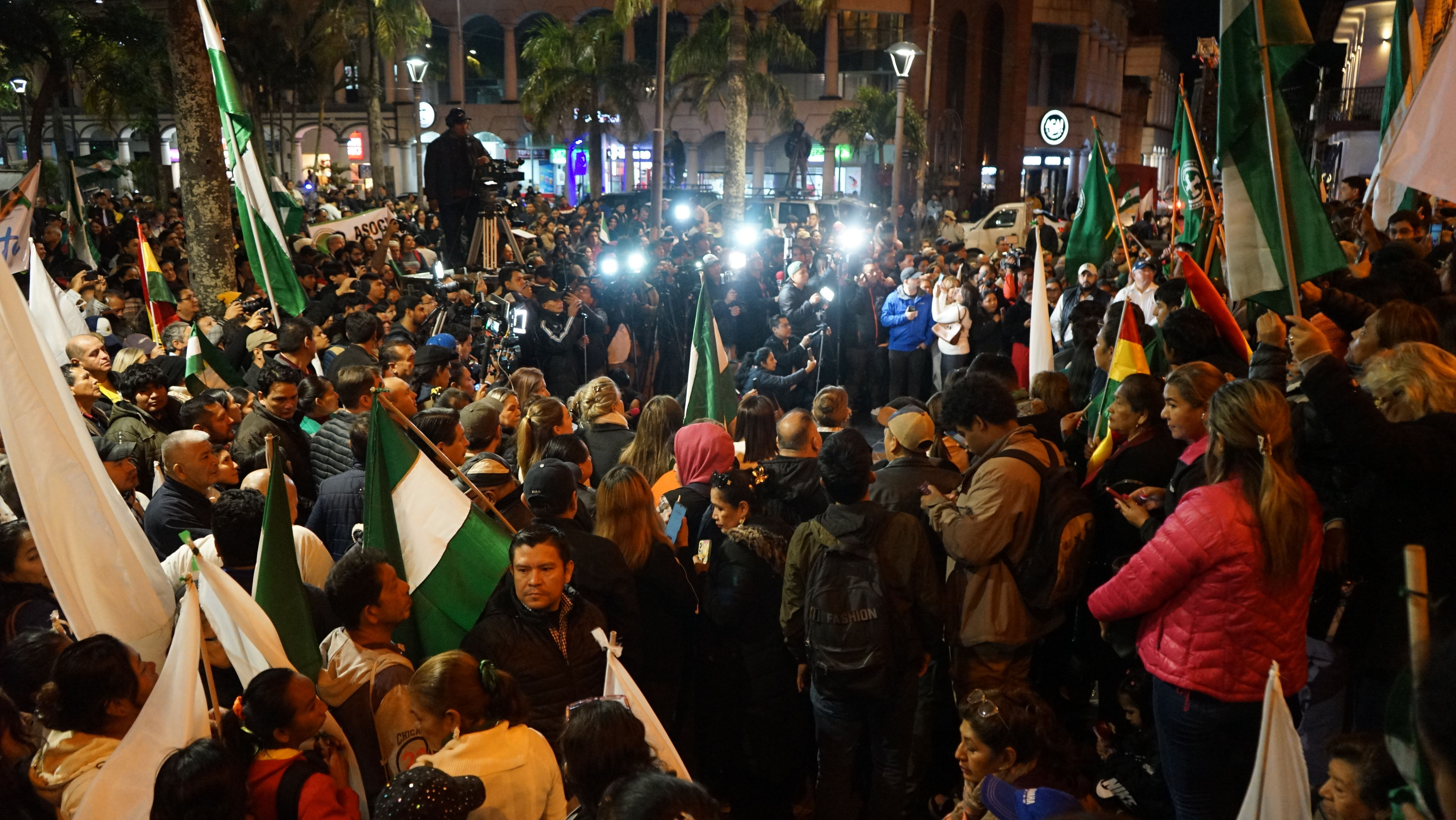 Roadblocks besiege the Paz administration in Bolivia