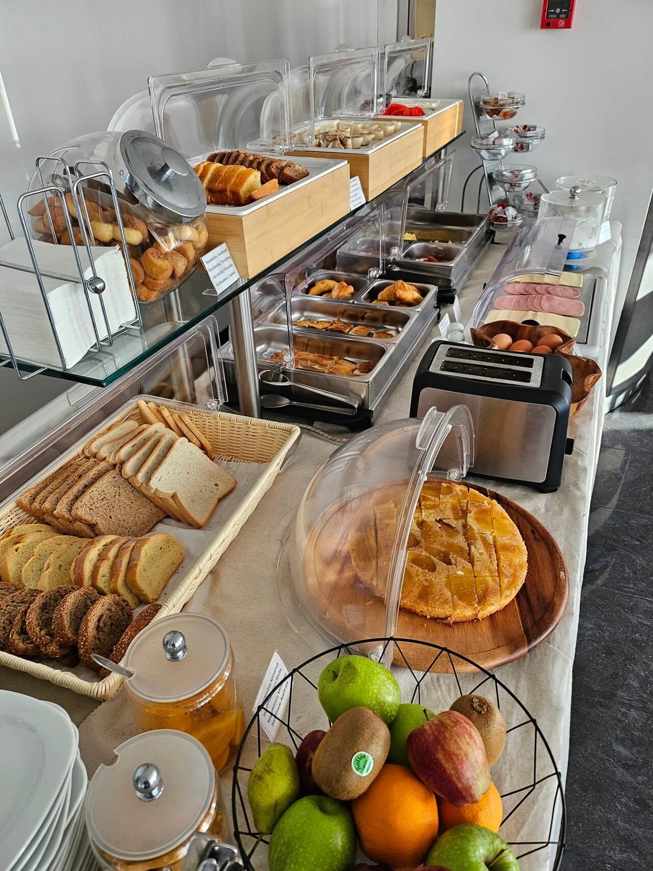 Breakfast buffet at Hotel Nisaki