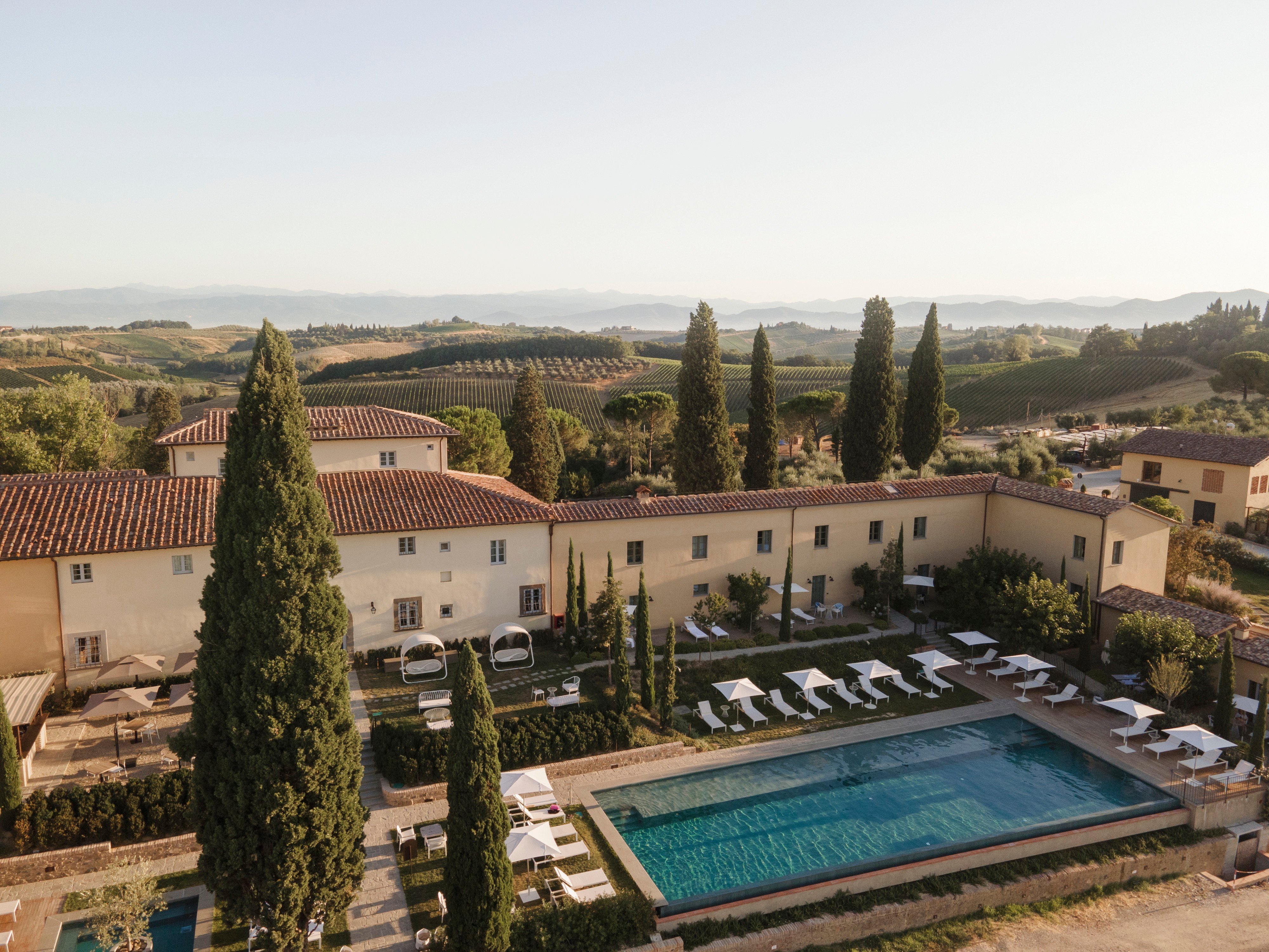 Villa Petriolo and its swimming pool in the Tuscan hills